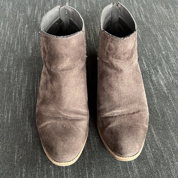 DV by Dolce Vita Brown Suede Ankle Boot Size 9.5 - Picture 2 of 7